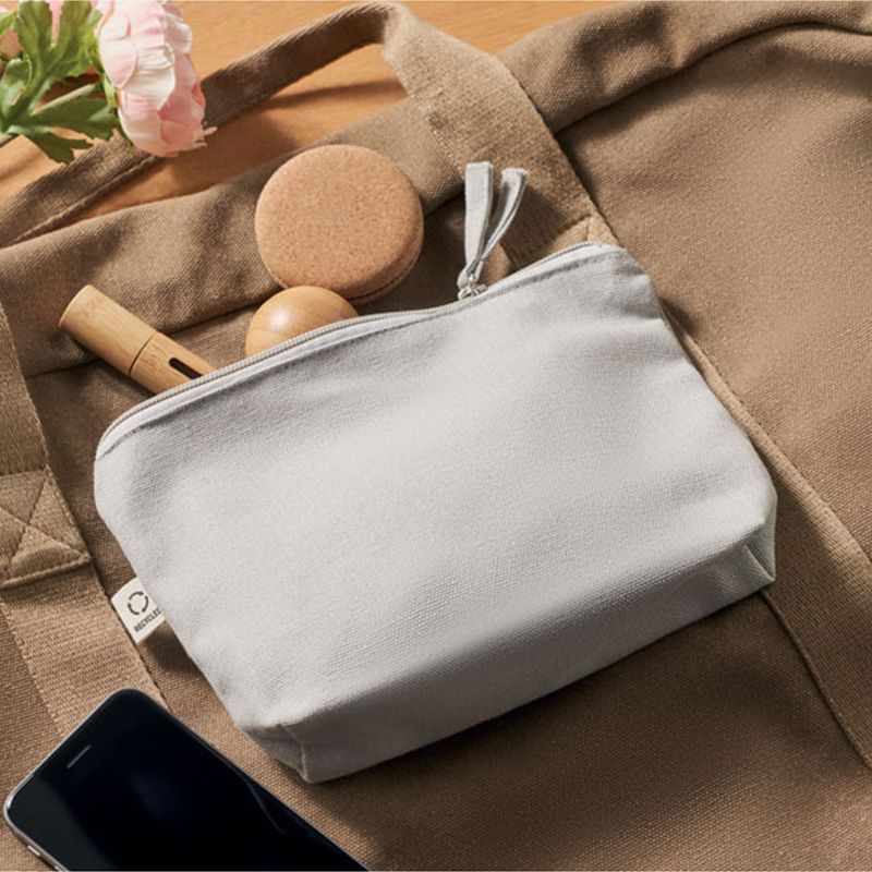 Recycled toiletry bag - Image 2